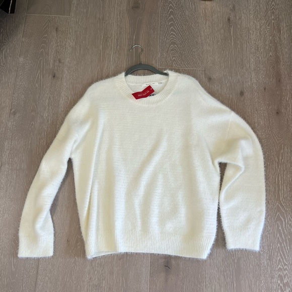 White fuzzy sweater - Picture 1 of 1